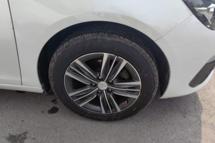Used Peugeot 308 2016 1.6L Automatic Luxury Edition Right Front Wheel Hub