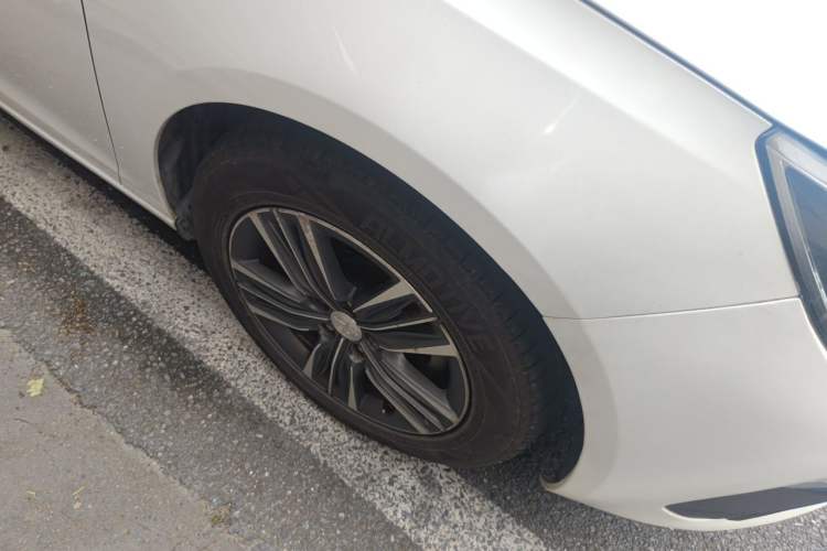 Used Peugeot 308 2016 1.6L Automatic Luxury Edition Right Front Wheel Hub