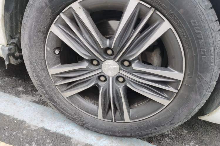 Used Peugeot 308 2016 1.6L Automatic Luxury Edition Right Front Wheel Hub