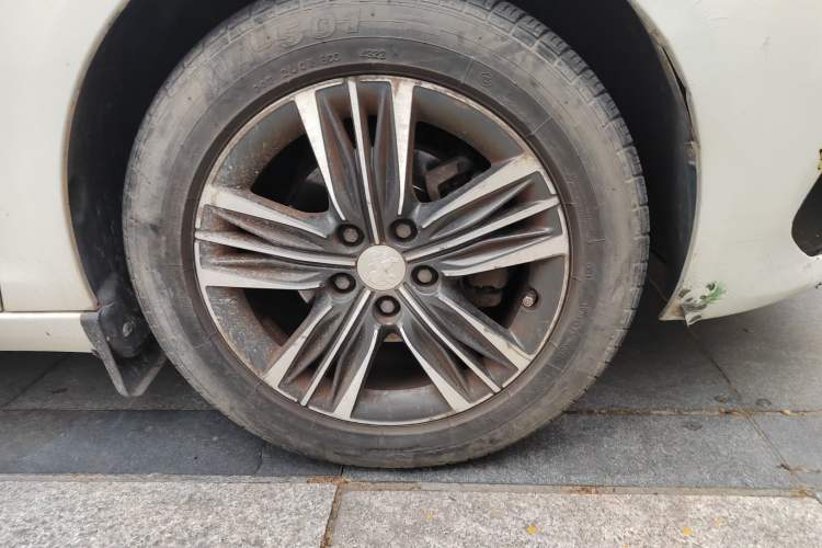 Used Peugeot 308 2016 1.6L Automatic Luxury Edition Right Front Wheel Hub