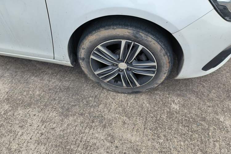 Used Peugeot 308 2016 1.6L Automatic Luxury Edition Right Front Wheel Hub
