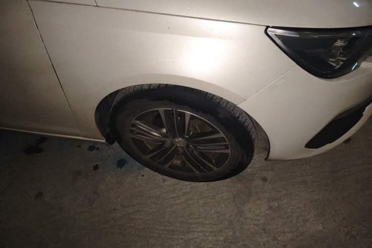 Used Peugeot 308 2016 1.6L Automatic Luxury Edition Right Front Wheel Hub