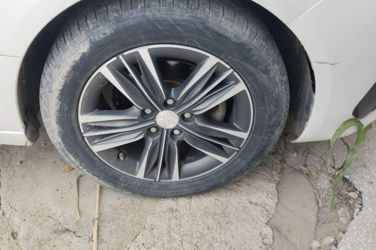 Used Peugeot 308 2016 1.6L Automatic Luxury Edition Right Front Wheel Hub
