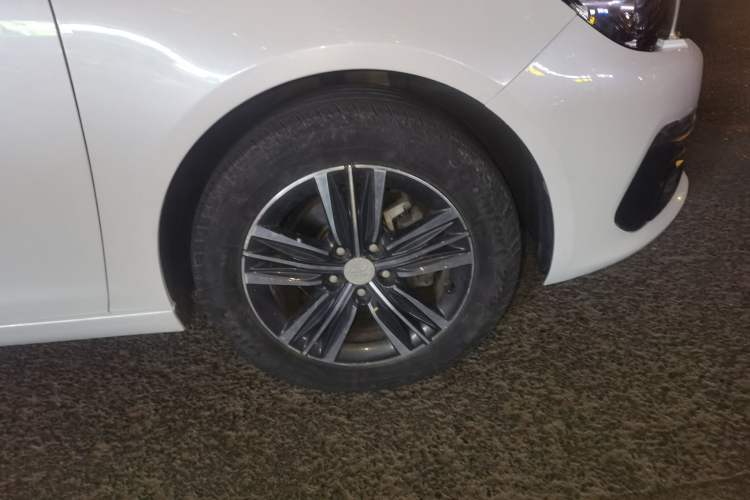 Used Peugeot 308 2016 1.6L Automatic Luxury Edition Right Front Wheel Hub