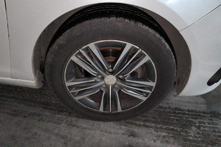 Used Peugeot 308 2016 1.6L Automatic Luxury Edition Right Front Wheel Hub