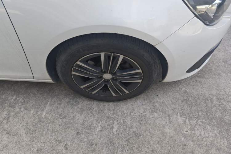 Used Peugeot 308 2016 1.6L Automatic Luxury Edition Right Front Wheel Hub