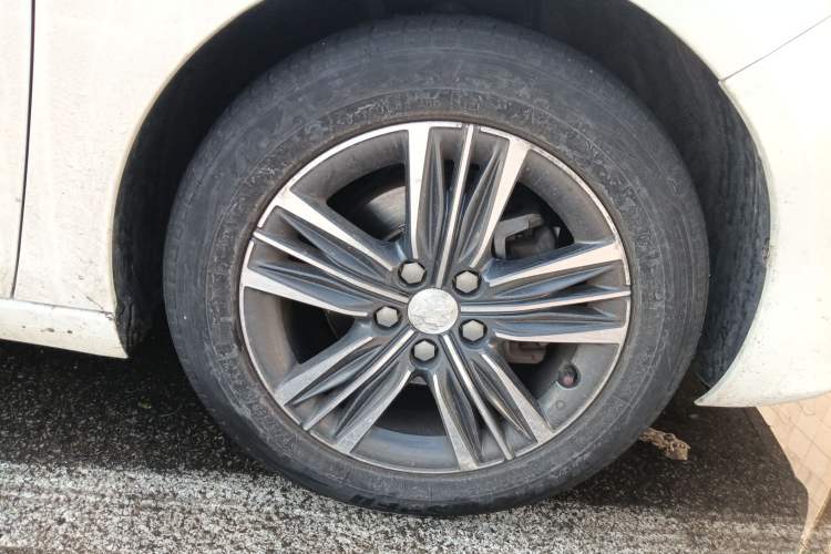 Used Peugeot 308 2016 1.6L Automatic Fashion Edition Right Front Wheel Hub