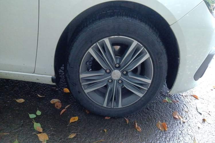 Used Peugeot 308 2016 1.6L Automatic Luxury Edition Right Front Wheel Hub
