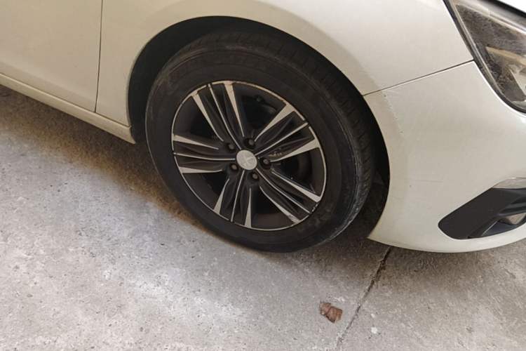 Used Peugeot 308 2016 1.6L Automatic Luxury Edition Right Front Wheel Hub