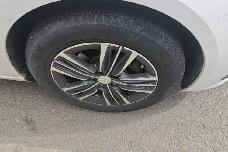 Used Peugeot 308 2016 1.6L Automatic Luxury Edition Right Front Wheel Hub