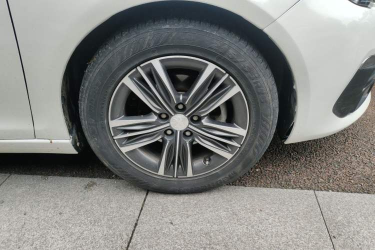 Used Peugeot 308 2016 1.6L Automatic Luxury Edition Right Front Wheel Hub