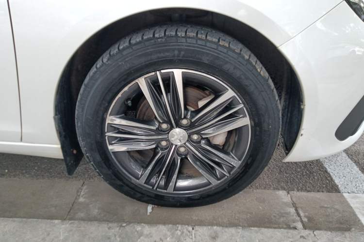 Used Peugeot 308 2016 1.6L Automatic Fashion Edition Right Front Wheel Hub