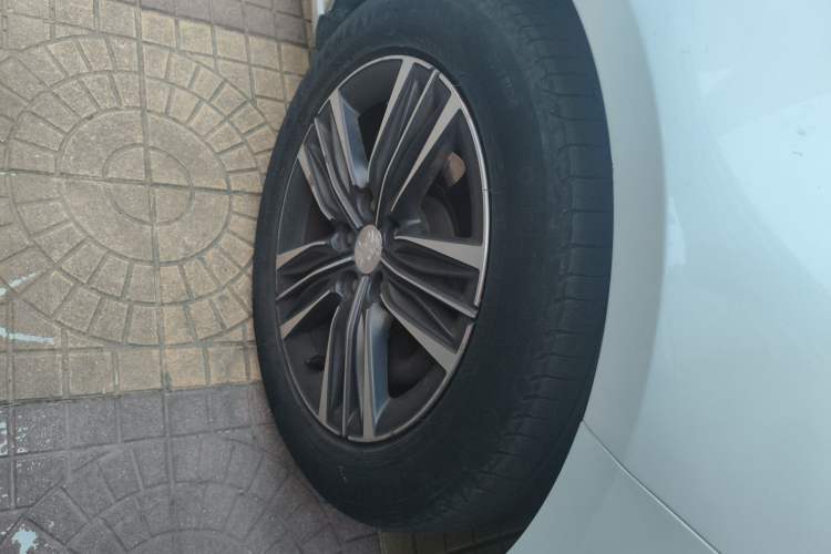 Used Peugeot 308 2016 230THP Automatic Luxury Edition Right Front Wheel Hub