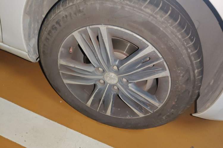 Used Peugeot 308 2016 1.6L Automatic Luxury Edition Right Front Wheel Hub