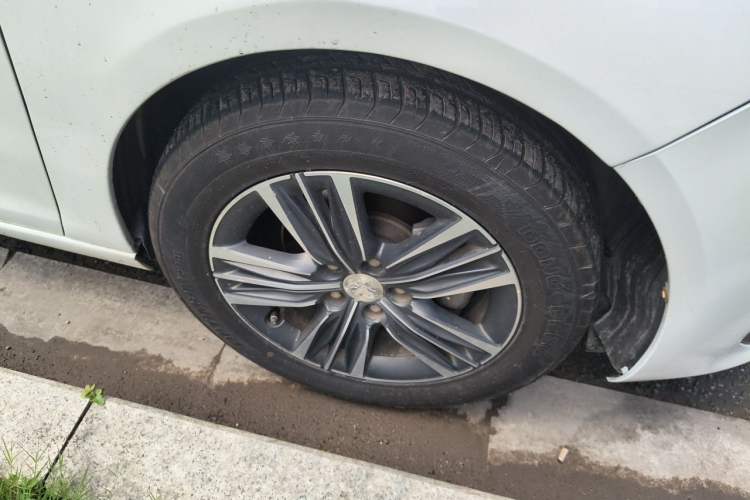 Used Peugeot 308 2016 1.6L Automatic Luxury Edition Right Front Wheel Hub