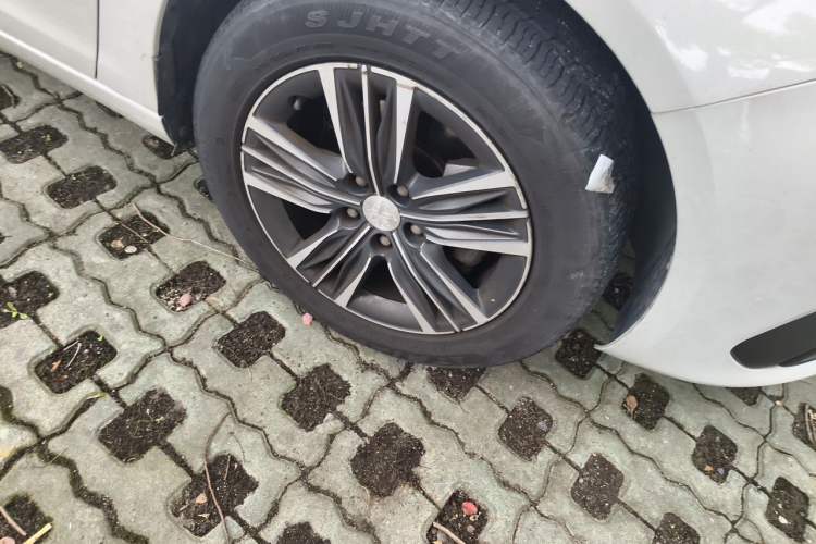 Used Peugeot 308 2016 1.6L Automatic Luxury Edition Right Front Wheel Hub