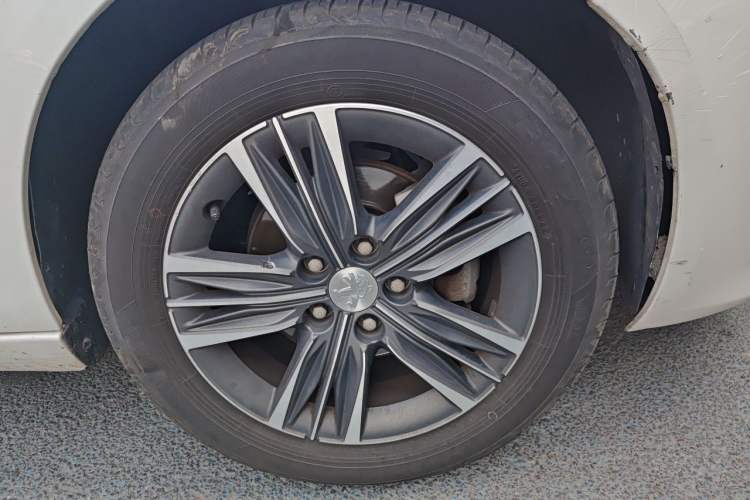 Used Peugeot 308 2016 1.6L Automatic Luxury Edition Right Front Wheel Hub