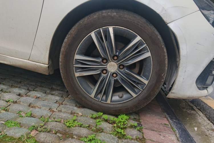 Used Peugeot 308 2016 1.6L Automatic Luxury Edition Right Front Wheel Hub