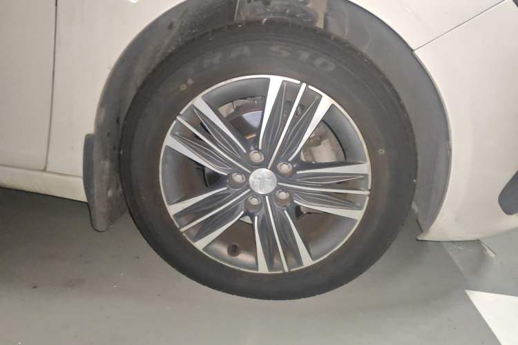 Used Peugeot 308 2016 230THP Automatic Luxury Edition Right Front Wheel Hub