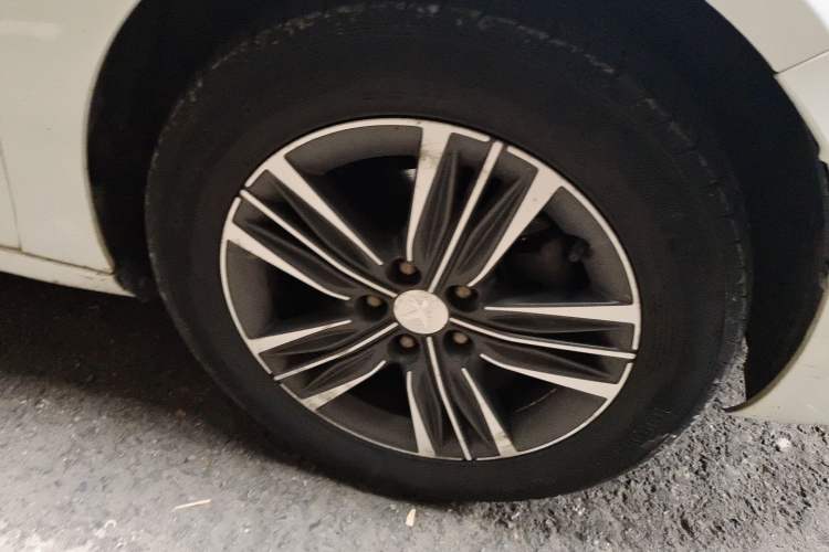 Used Peugeot 308 2016 1.6L Automatic Luxury Edition Right Front Wheel Hub