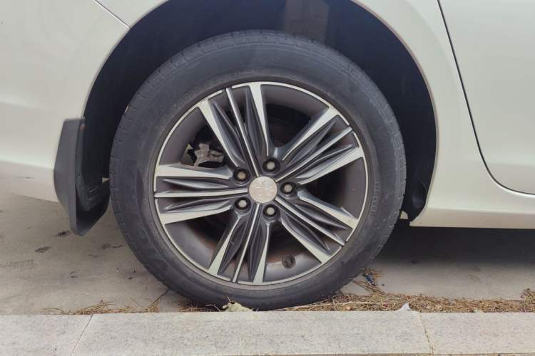 Used Peugeot 308 2016 1.6L Automatic Fashion Edition Right Front Wheel Hub