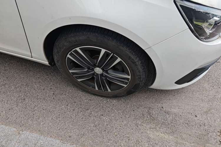 Used Peugeot 308 2016 230THP Automatic Luxury Edition Right Front Wheel Hub