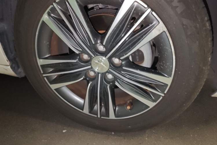 Used Peugeot 308 2016 1.6L Automatic Luxury Edition Right Front Wheel Hub