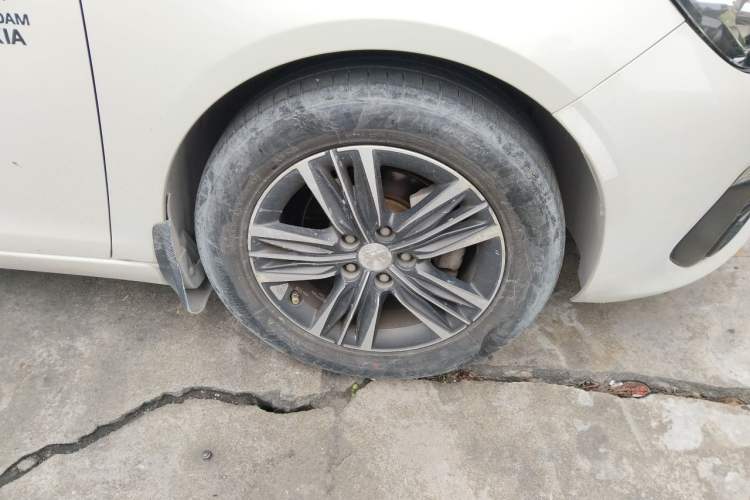Used Peugeot 308 2016 1.6L Automatic Luxury Edition Right Front Wheel Hub