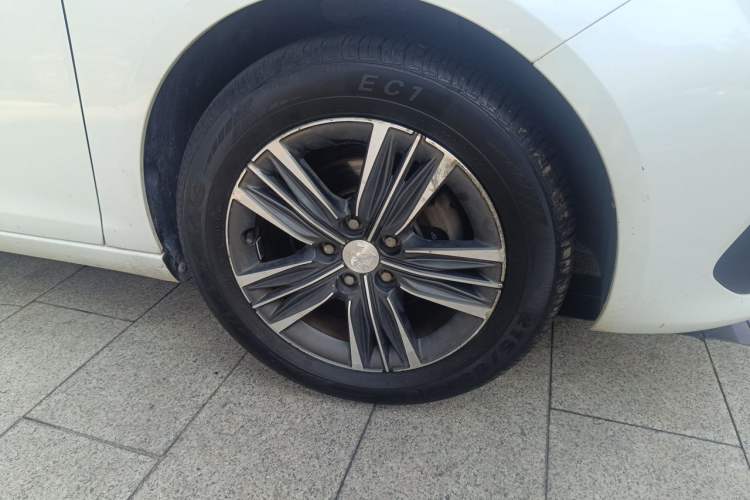 Used Peugeot 308 2016 1.6L Automatic Luxury Edition Right Front Wheel Hub