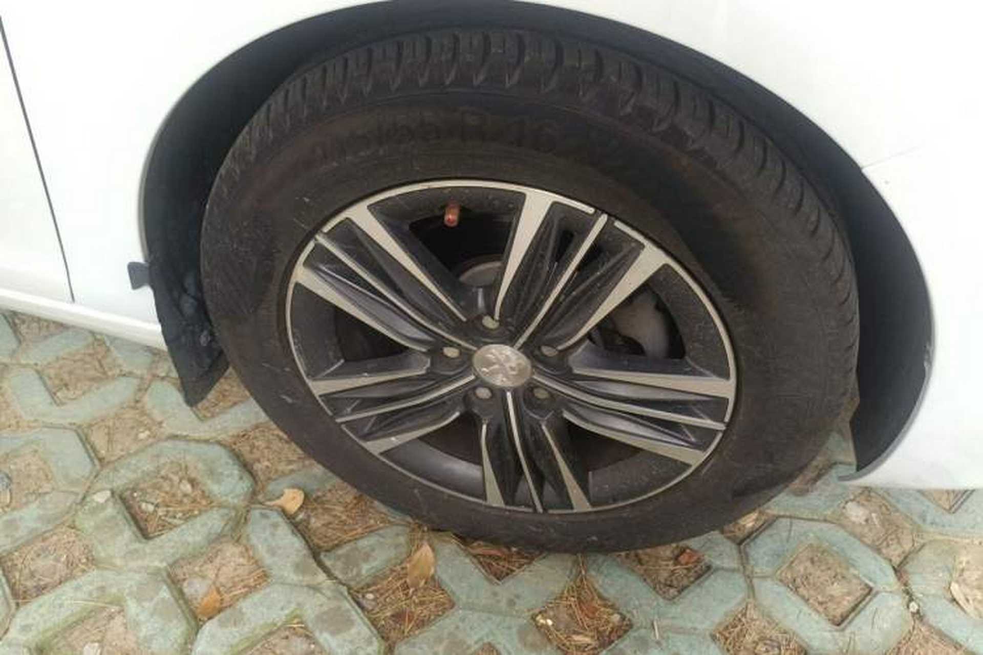 Used Peugeot 308 2016 1.6L Automatic Luxury Edition Right Front Wheel Hub