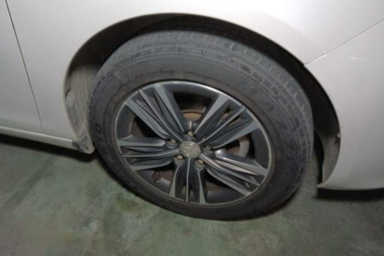 Used Peugeot 308 2016 1.6L Automatic Luxury Edition Right Front Wheel Hub