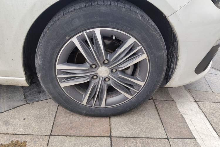 Used Peugeot 308 2016 1.6L Automatic Luxury Edition Right Front Wheel Hub