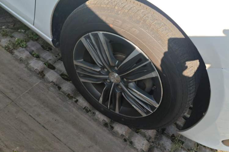 Used Peugeot 308 2016 1.6L Automatic Luxury Edition Right Front Wheel Hub