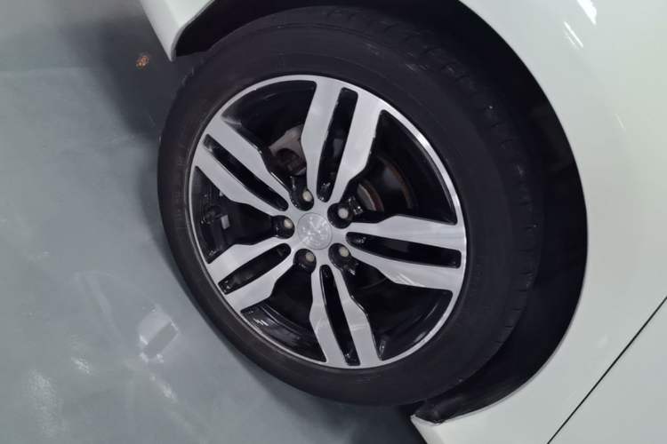 Used Peugeot 308 2016 350THP Automatic Prestige Edition Right Rear Wheel Hub