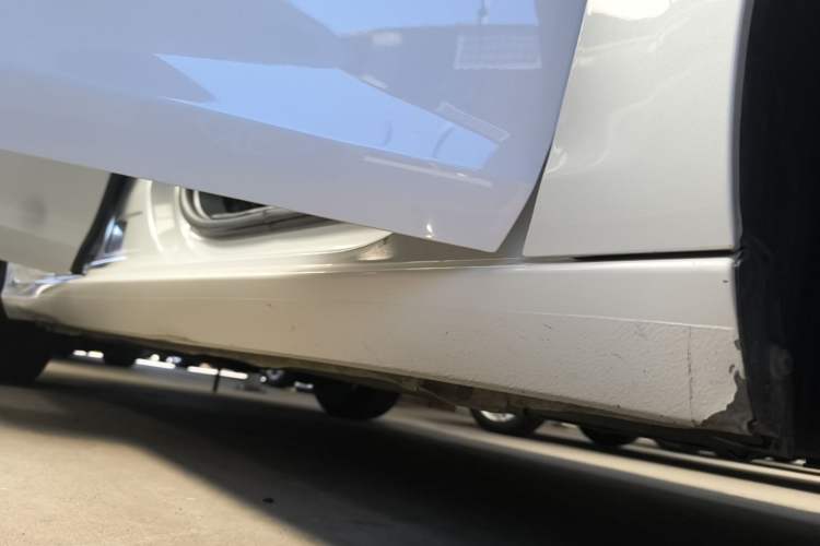 Used Peugeot 308 2016 1.6L Automatic Luxury Edition Right Side Sill