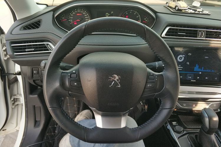 Used Peugeot 308 2016 1.6L Automatic Luxury Edition Steering Wheel