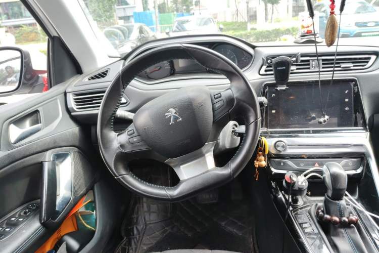 Used Peugeot 308 2016 230THP Automatic Luxury Edition Steering Wheel