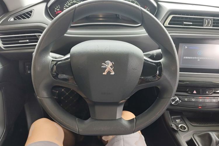 Used Peugeot 308 2016 230THP Manual Fashion Edition Steering Wheel
