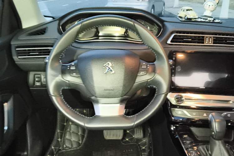Used Peugeot 308 2016 1.6L Automatic Luxury Edition Steering Wheel