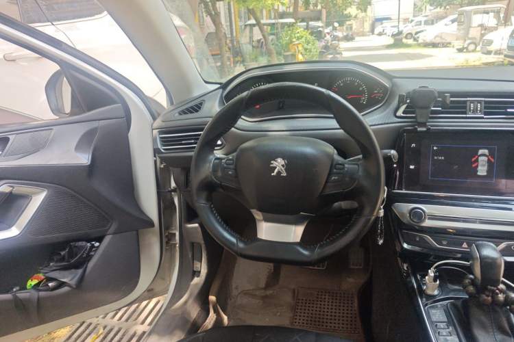 Used Peugeot 308 2016 1.6L Automatic Luxury Edition Steering Wheel