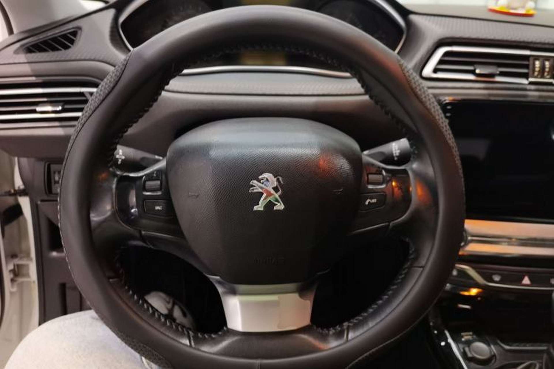 Used Peugeot 308 2016 1.6L Automatic Luxury Edition Steering Wheel