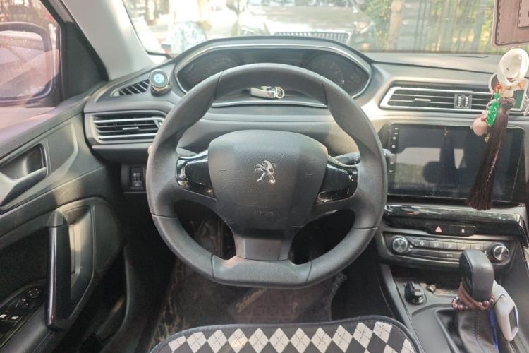 Used Peugeot 308 2016 1.6L Automatic Fashion Edition Steering Wheel