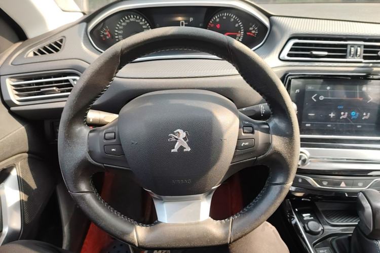 Used Peugeot 308 2016 230THP Automatic Luxury Edition Steering Wheel
