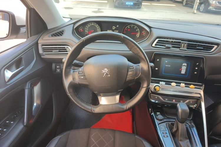 Used Peugeot 308 2016 230THP Automatic Luxury Edition Steering Wheel