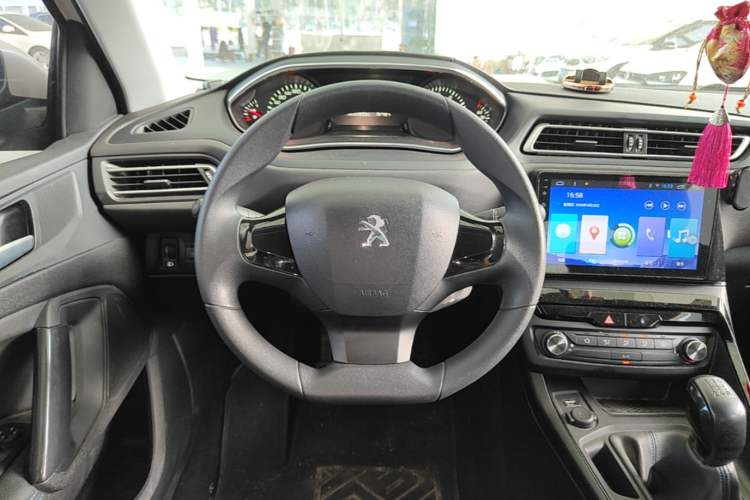 Used Peugeot 308 2016 1.6L Manual Fashion Edition Steering Wheel