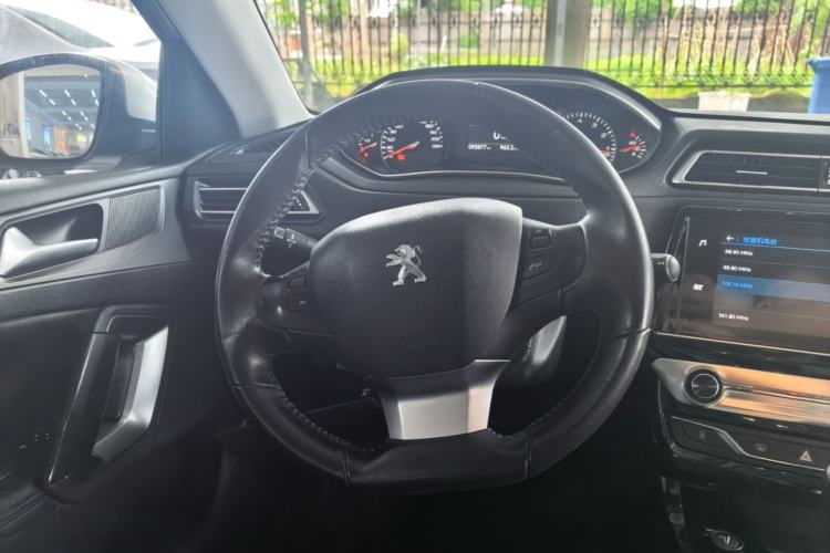 Used Peugeot 308 2016 350THP Automatic Prestige Edition Steering Wheel