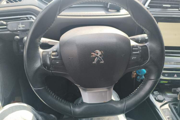 Used Peugeot 308 2016 230THP Automatic Luxury Edition Steering Wheel