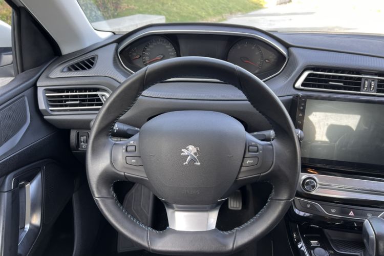 Used Peugeot 308 2016 1.6L Automatic Luxury Edition Steering Wheel