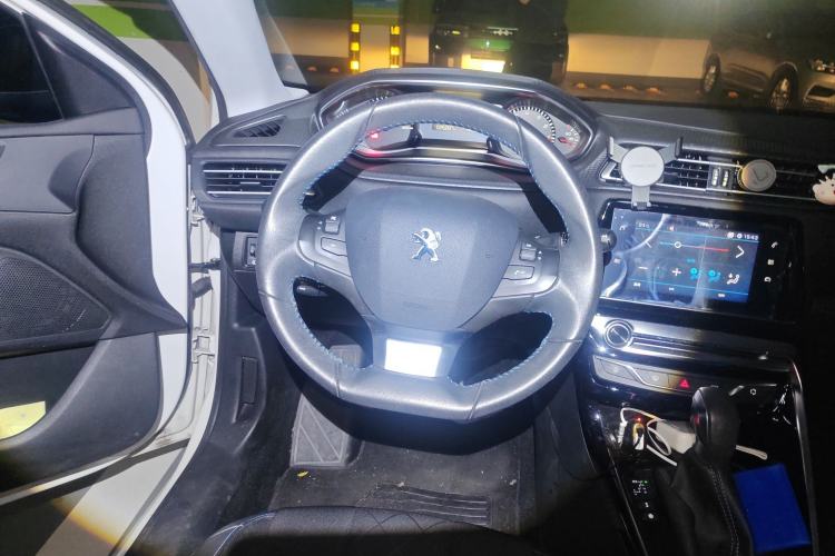Used Peugeot 308 2016 230THP Automatic Luxury Edition Steering Wheel