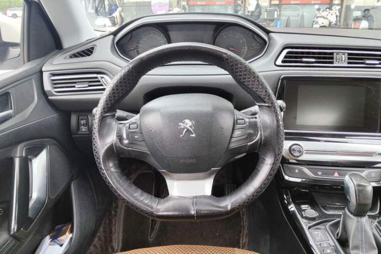 Used Peugeot 308 2016 1.6L Automatic Luxury Edition Steering Wheel